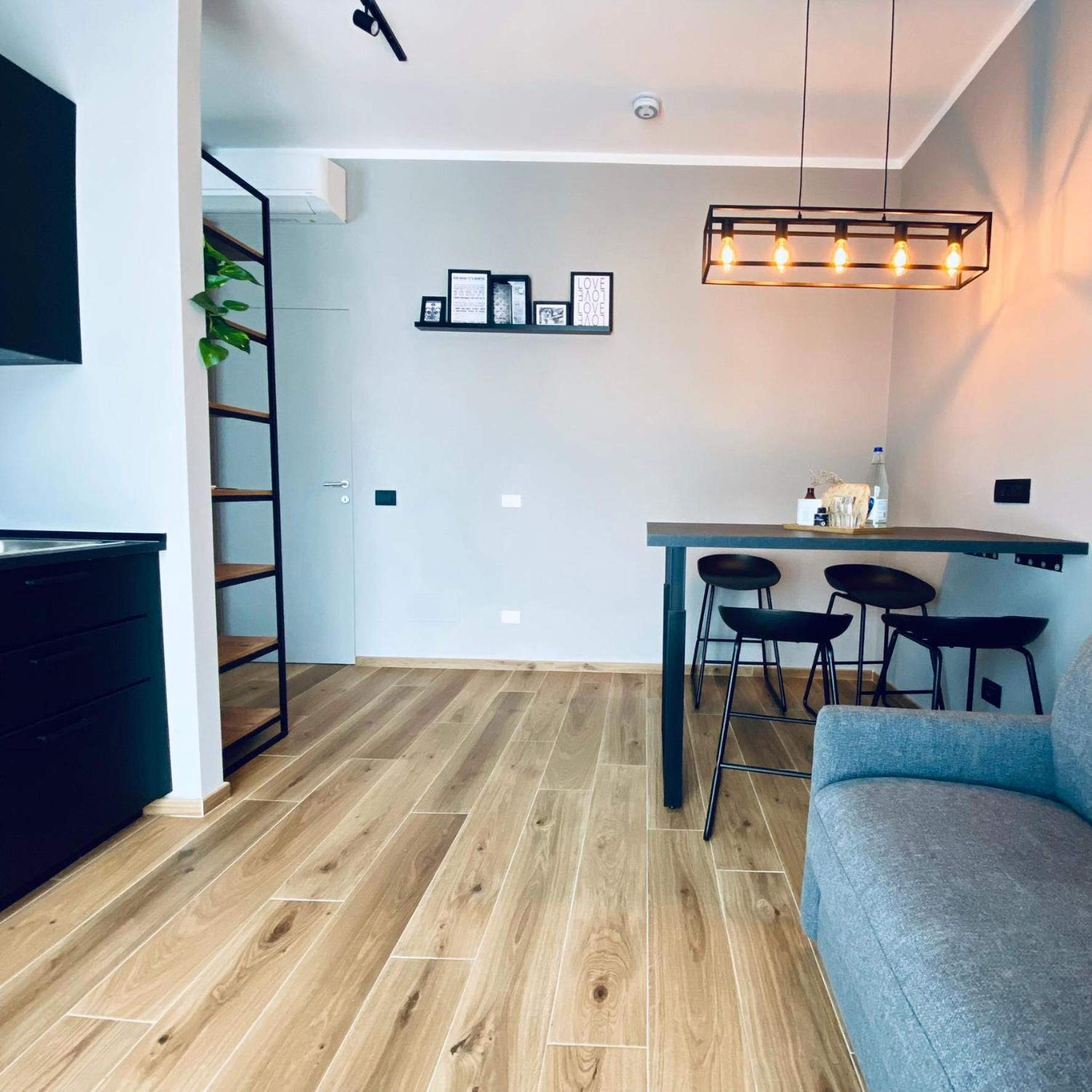 M4 Black Monolocale Moderno E Funzionale Scandicci Ngoại thất bức ảnh